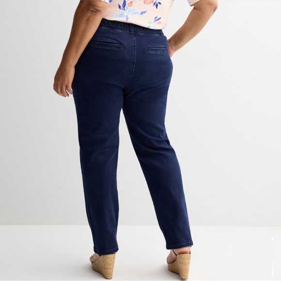 Plus Size Croft & Barrow® Classic Pull-On Straight-Leg Jeans - Picture 4 of 14